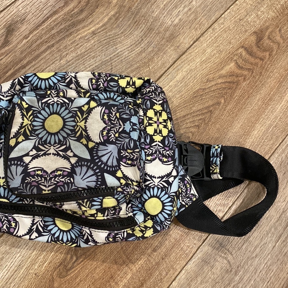 Vera Bradley satchel/Fanny pack - Picture 3 of 8